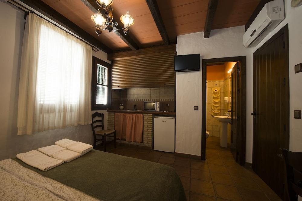 קוניל דה לה פרונטרה Hostal Torre De Guzman מראה חיצוני תמונה
