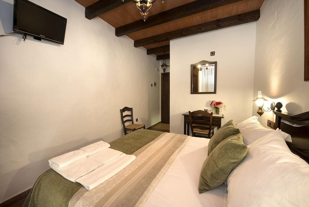 קוניל דה לה פרונטרה Hostal Torre De Guzman מראה חיצוני תמונה