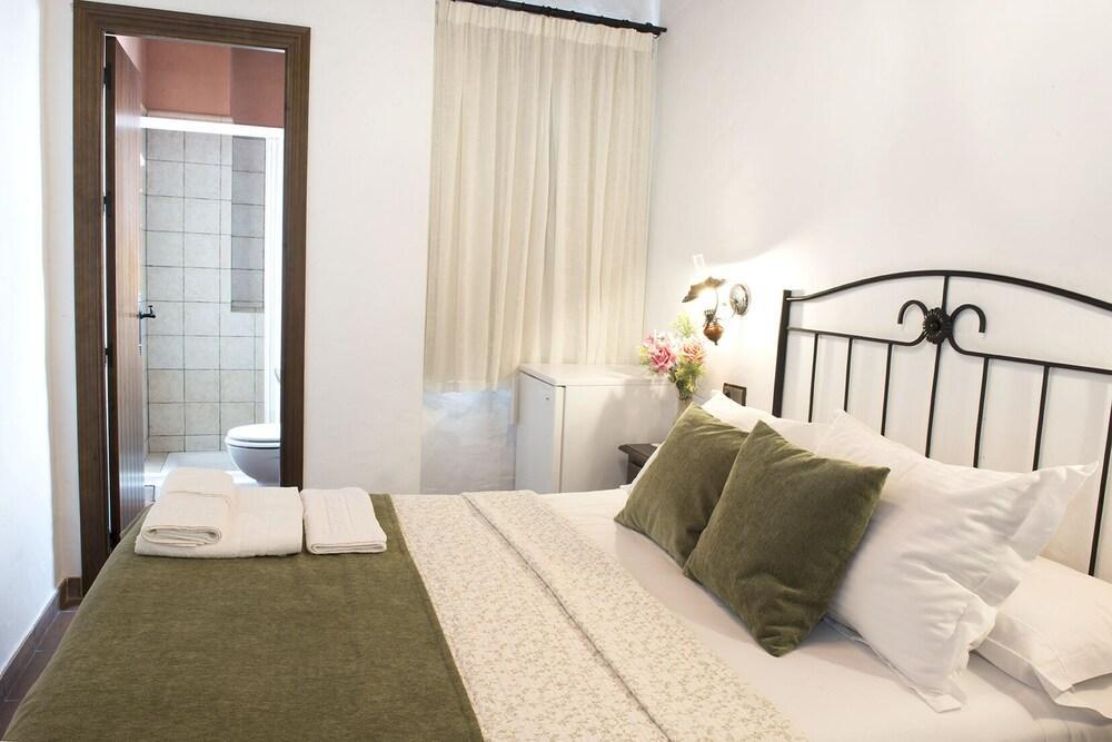 קוניל דה לה פרונטרה Hostal Torre De Guzman מראה חיצוני תמונה