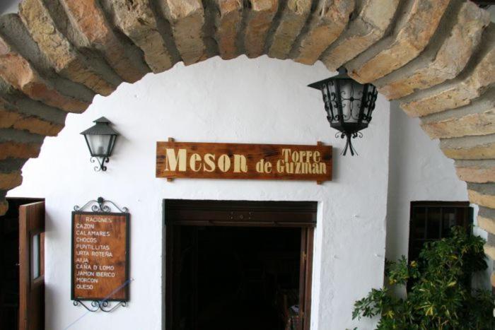 קוניל דה לה פרונטרה Hostal Torre De Guzman מראה חיצוני תמונה