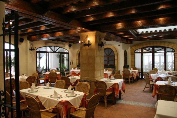 קוניל דה לה פרונטרה Hostal Torre De Guzman מראה חיצוני תמונה