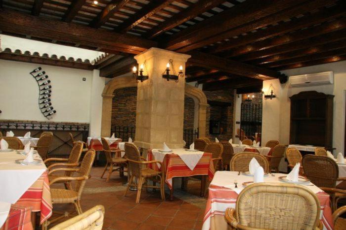קוניל דה לה פרונטרה Hostal Torre De Guzman מראה חיצוני תמונה