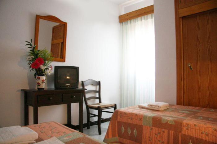 קוניל דה לה פרונטרה Hostal Torre De Guzman מראה חיצוני תמונה