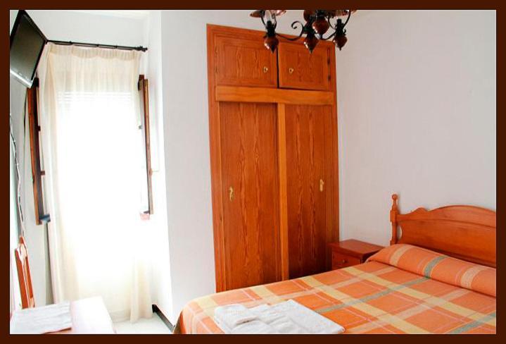 קוניל דה לה פרונטרה Hostal Torre De Guzman מראה חיצוני תמונה