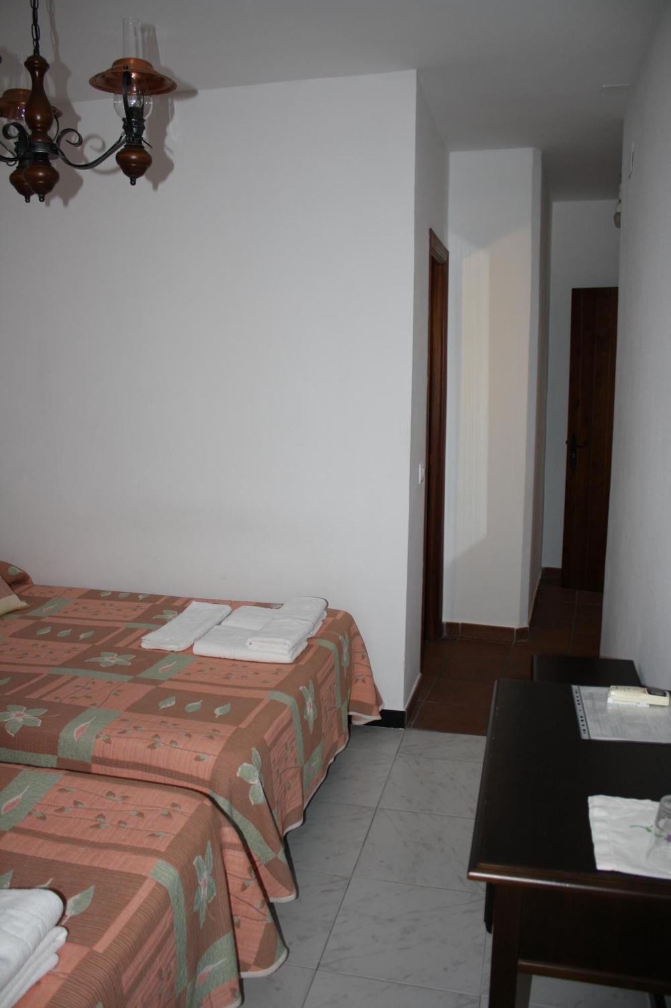 קוניל דה לה פרונטרה Hostal Torre De Guzman מראה חיצוני תמונה