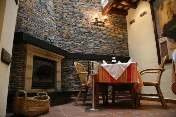 קוניל דה לה פרונטרה Hostal Torre De Guzman מראה חיצוני תמונה