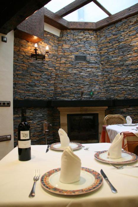 קוניל דה לה פרונטרה Hostal Torre De Guzman מראה חיצוני תמונה