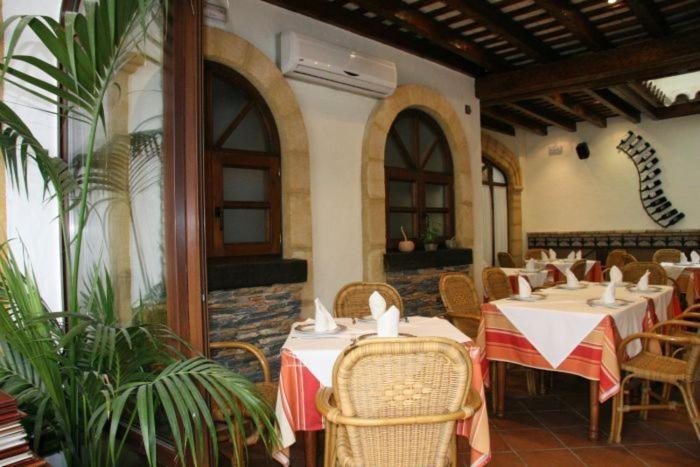 קוניל דה לה פרונטרה Hostal Torre De Guzman מראה חיצוני תמונה