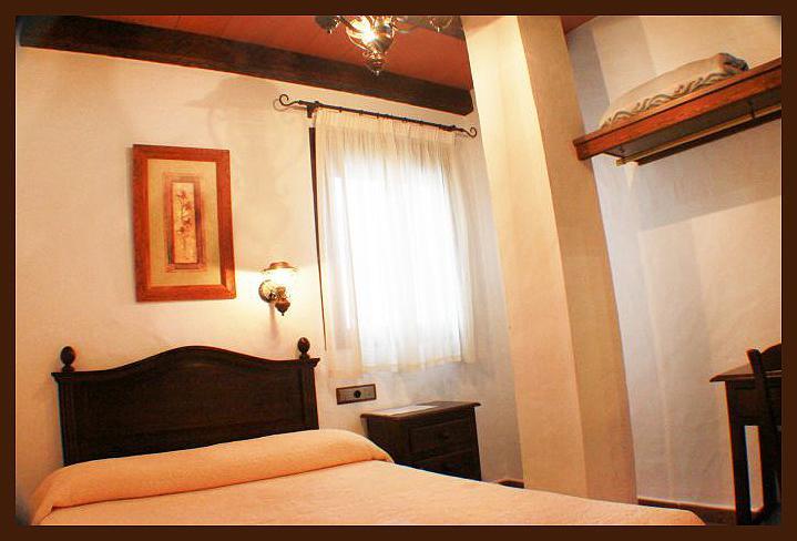 קוניל דה לה פרונטרה Hostal Torre De Guzman מראה חיצוני תמונה