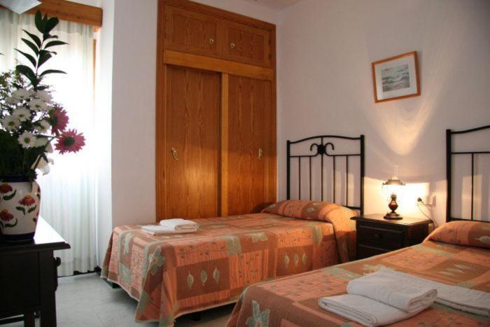 קוניל דה לה פרונטרה Hostal Torre De Guzman חדר תמונה